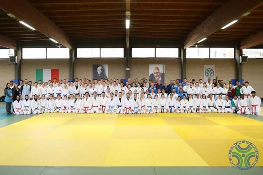 Foto di gruppo all&#39;Olimpic Training Camp di Ostia